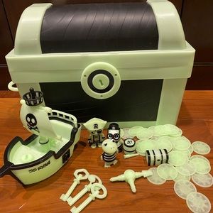 Glow In The Dark Treasure Chest 